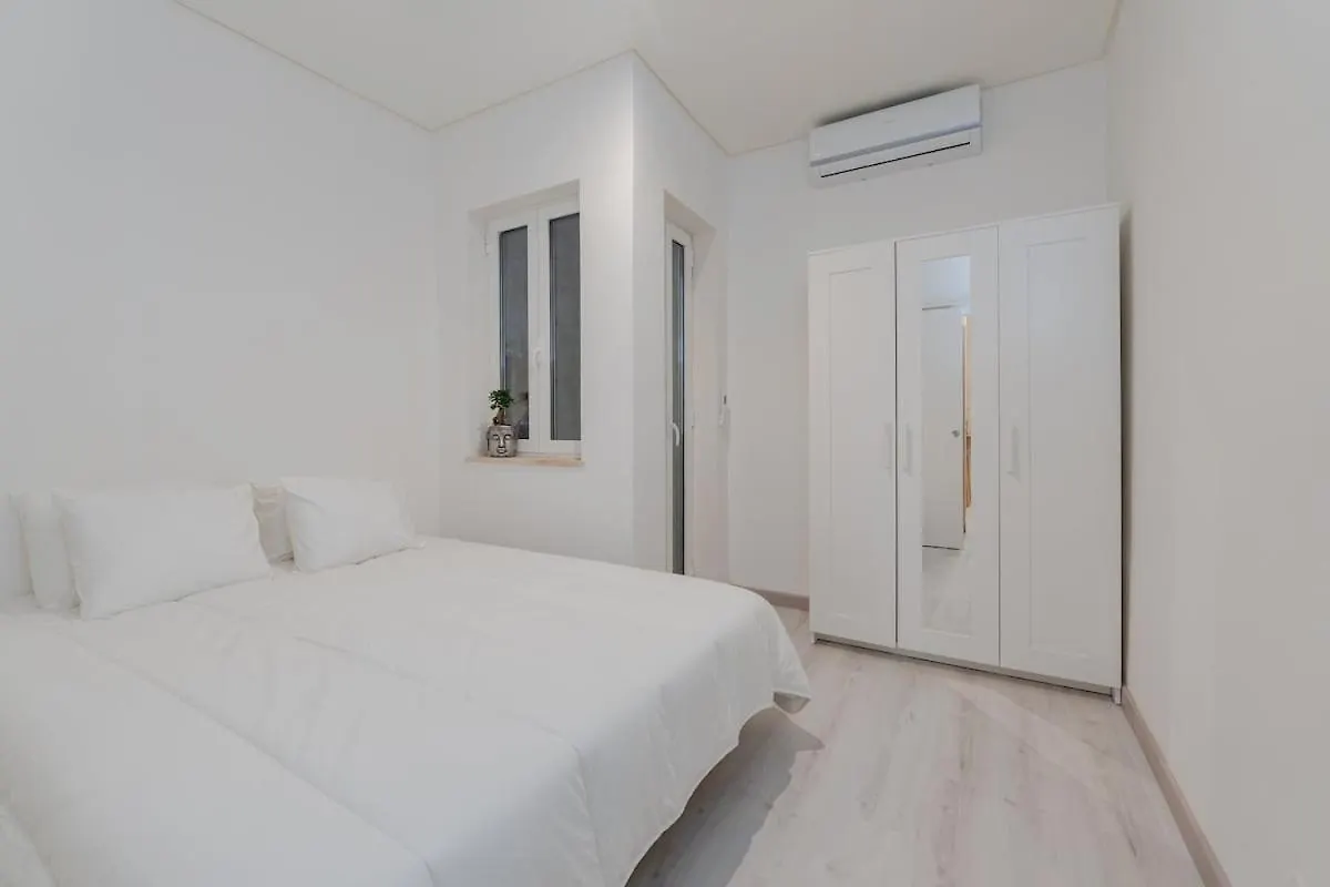 Bica Apartment By Pedro Lisbon