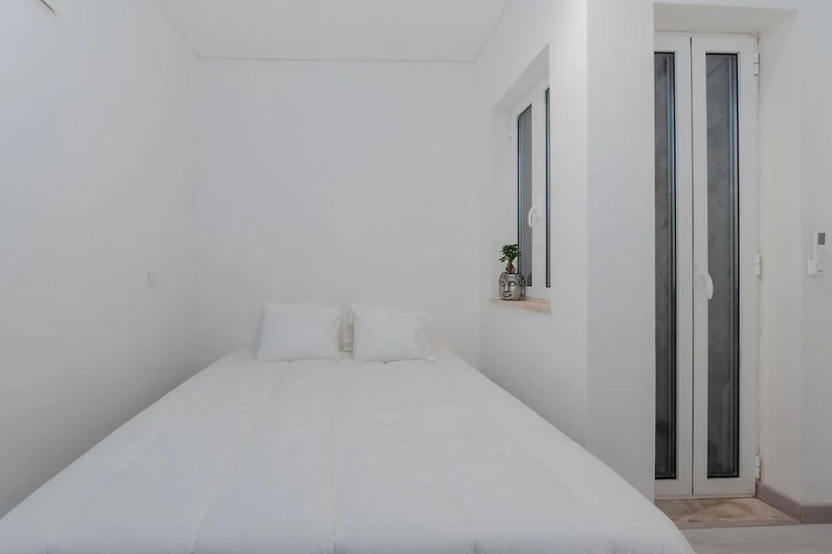 Bica Apartment By Pedro Lisbon Portugal